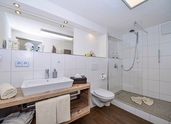 Sonnenbichl Hotel am Rotfischbach - Beispiel Bad Doppelzimmer Komfort Südbalkon (Zimmercodierung DF1)