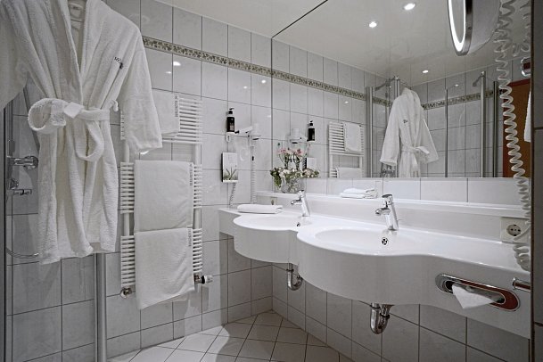 Berghotel Jägerhof - Wohnbeispiel Doppelzimmer Komfort (Zimmercodierungen DF1, DF2, EF1 & DE1)