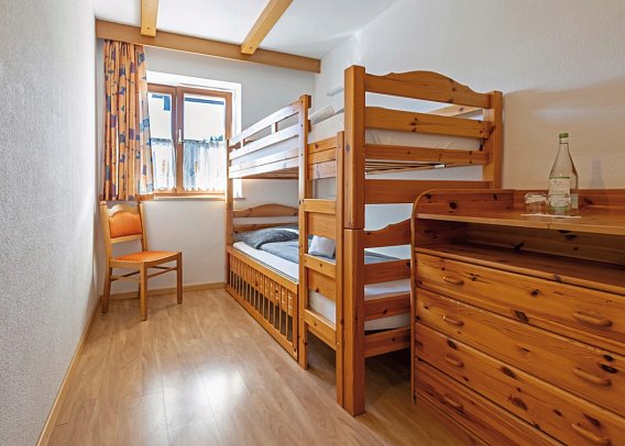 Neubichler Alm - Wohnbeispiel Familienzimmer (Zimmercodierung FB1)