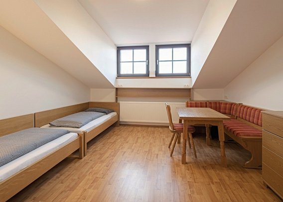 Neubichler Alm - Wohnbeispiel Familienunterkunft (Zimmercodierung FB2)