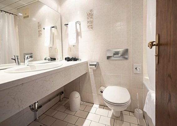 Neubichler Alm - Wohnbeispiel Doppelzimmer (Zimmercodierungen DB1, DB2, FB1 & FB2)