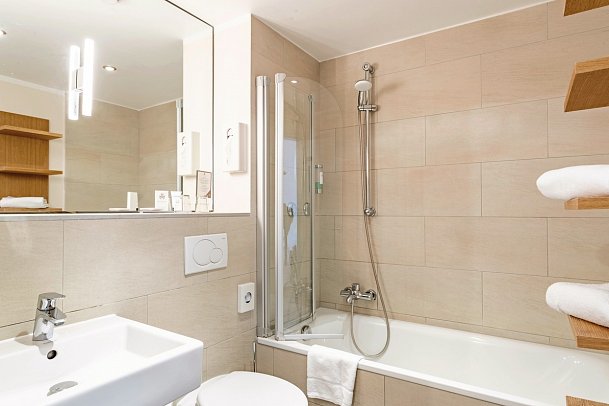 Seehotel Leoni - Beispiel Bad (Zimmercodierungen DB1, DB2 & EB1)