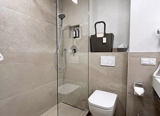 Riessersee Hotel - Beispiel Bad Doppelzimmer Balkon (Zimmercodierungen DB1, DC1 & DC2)