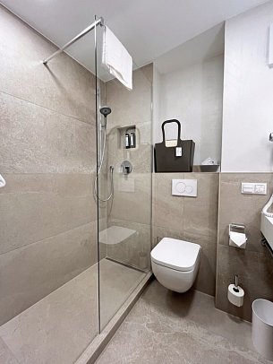 Riessersee Hotel - Beispiel Bad Doppelzimmer Balkon (Zimmercodierungen DB1 & DC1)