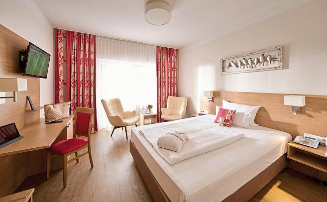 Ströbinger Hof - Therme Wellness Resort - Wohnbeispiel Doppelzimmer Grand Lit Simsee (Zimmercodierung DB1)