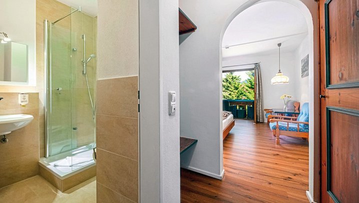 Das Bergmayr - Chiemgauer Alpenhotel - Wohnbeispiel Doppelzimmer Komfort (Zimmercodierungen DF1 & DC1)