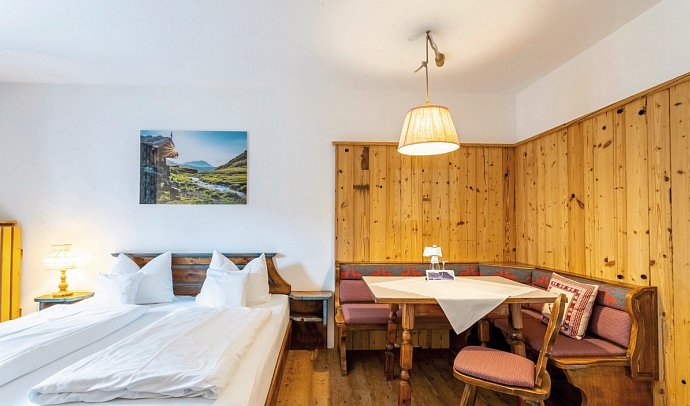 Das Bergmayr - Chiemgauer Alpenhotel - Wohnbeispiel Familienzimmer 2 Raum (Zimmercodierung FB1)