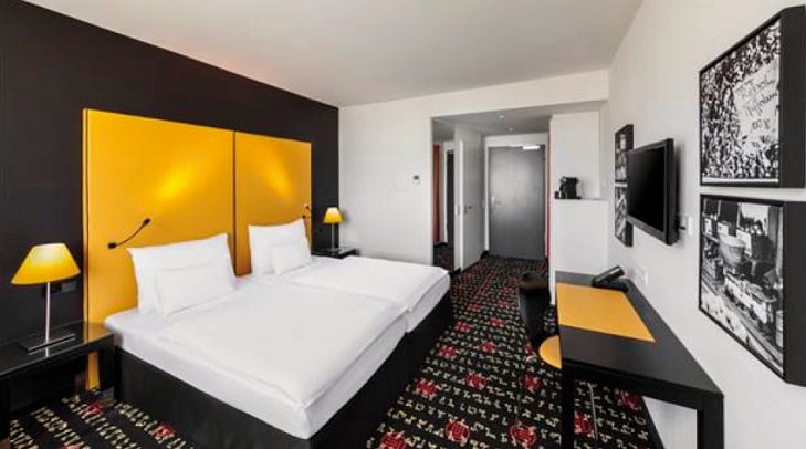 Holiday Inn München Westpark - inklusive NFL Munich Ticket