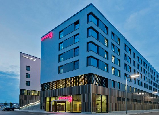Moxy München Ostbahnhof - inklusive NFL Munich Ticket