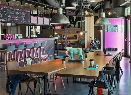 Moxy München Ostbahnhof - inklusive NFL Munich Ticket