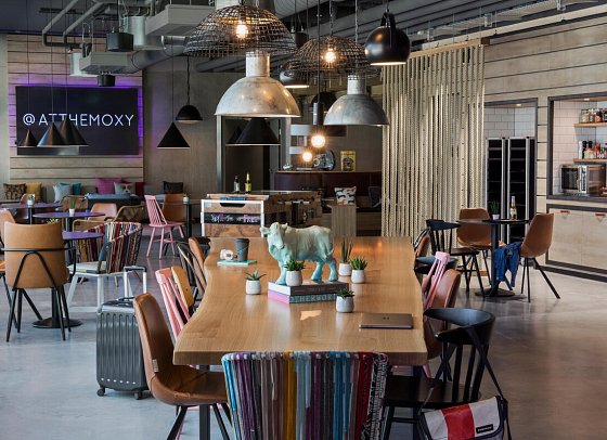 Moxy München Ostbahnhof - inklusive NFL Munich Ticket