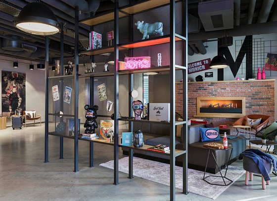 Moxy München Ostbahnhof - inklusive NFL Munich Ticket