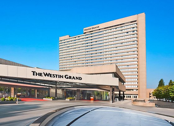  The Westin Grand Munich - inklusive NFL Ticket und Patriots Package