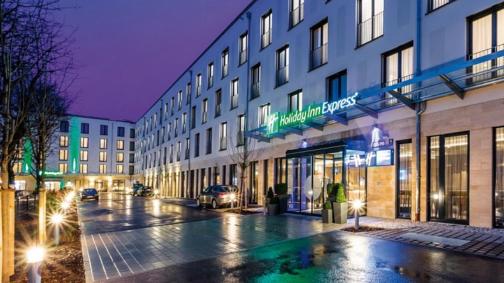 Holiday Inn Express Munich East - inklusive NFL Munich Ticket