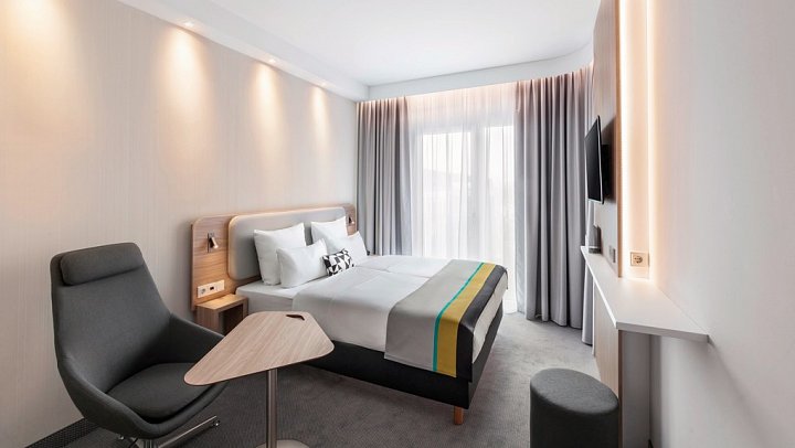 Holiday Inn Express Munich East - inklusive NFL Munich Ticket