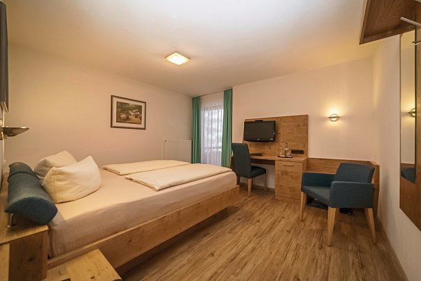 Parkhotel Sonnenhof - Wohnbeispiel Doppelzimmer Standard Balkon (Zimmercodierungen DB1 & DP1)