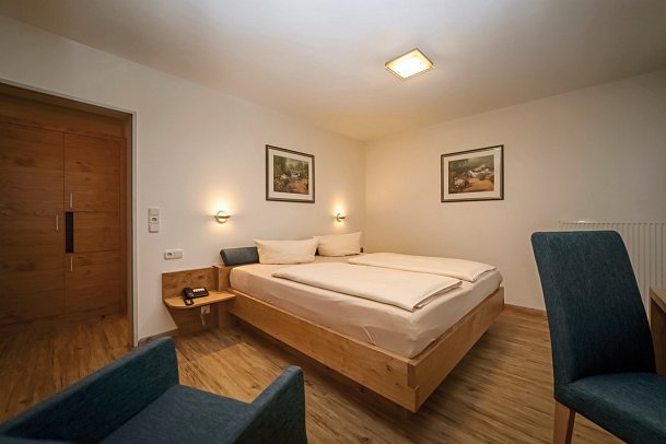 Parkhotel Sonnenhof - Wohnbeispiel Doppelzimmer Standard Balkon (Zimmercodierungen DB1 & DP1)