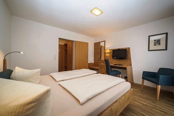 Parkhotel Sonnenhof - Wohnbeispiel Doppelzimmer Standard Balkon (Zimmercodierungen DB1 & DP1)