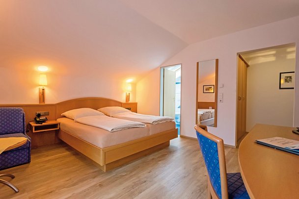 Parkhotel Sonnenhof - Wohnbeispiel Doppelzimmer Standard Balkon (Zimmercodierungen DB1 & DP1)