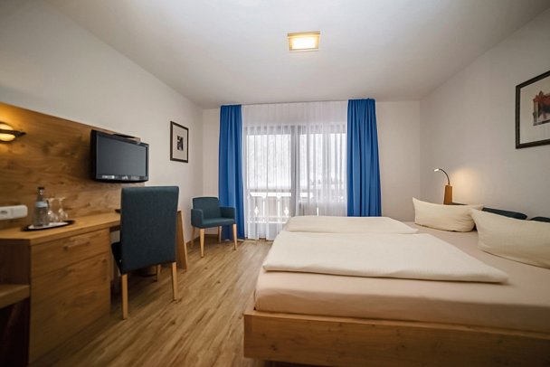 Parkhotel Sonnenhof - Wohnbeispiel Doppelzimmer Standard Balkon (Zimmercodierungen DB1 & DP1)