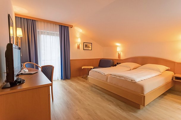 Parkhotel Sonnenhof - Wohnbeispiel Doppelzimmer Standard Balkon (Zimmercodierungen DB1 & DP1)