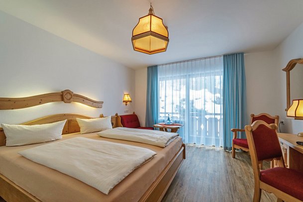 Parkhotel Sonnenhof - Wohnbeispiel Doppelzimmer Standard Balkon (Zimmercodierungen DB1 & DP1)