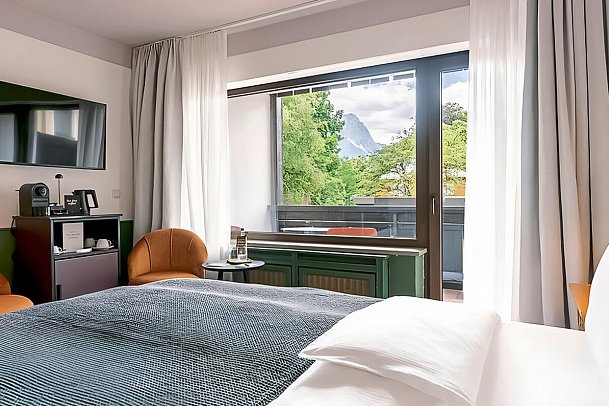 HENRI Hotel Garmisch-Partenkirchen - Wohnbeispiel Chambre mit Balkon (Zimmercodierung DB2)