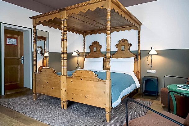 HENRI Hotel Garmisch-Partenkirchen - Wohnbeispiel Doppelzimmer Chambre mit Balkon (Zimmercodierung DB2)