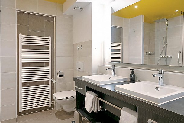 HENRI Hotel Garmisch-Partenkirchen - Beispiel Bad Suite (Zimmercodierung S)