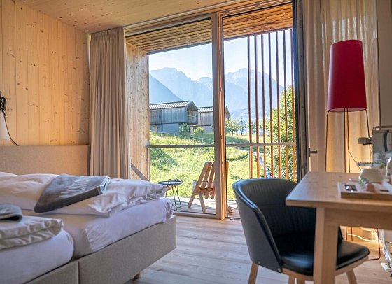Kulturhof Stanggass - Wohnbeispiel Doppelzimmer Bergblick und Balkon (Zimmercodierung DB1)