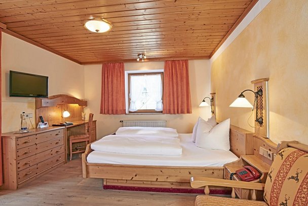 Hotel Bergheimat - Wohnbeispiel Doppelzimmer Balkon (Zimmercodierung DB2)