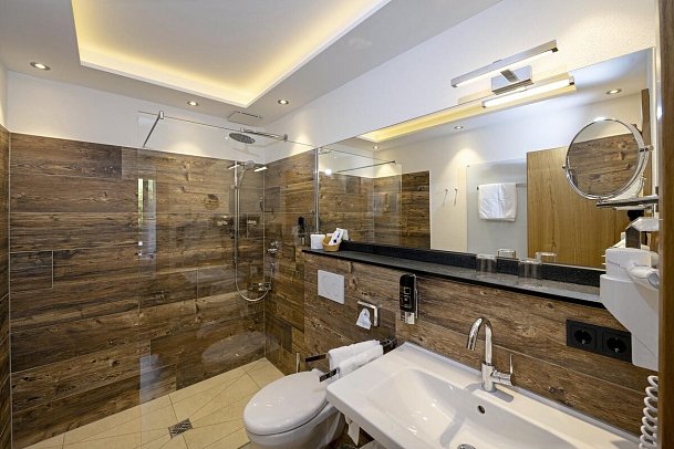 Steinbach-Hotel - Beispiel Bad Suite (Zimmercodierung WB1)