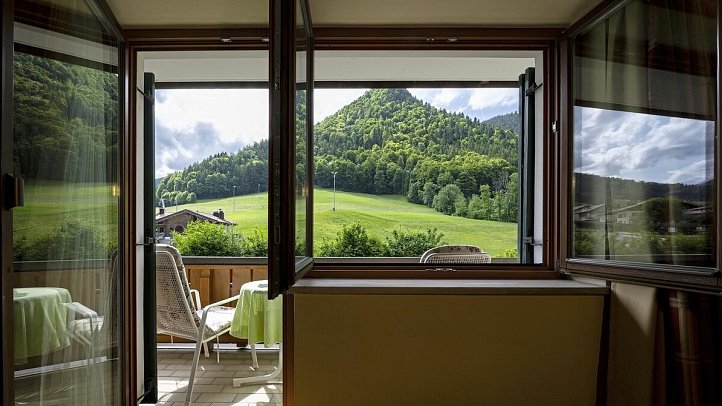 Steinbach-Hotel - Wohnbeispiel Einzelzimmer Balkon (Zimmercodierung EB2)