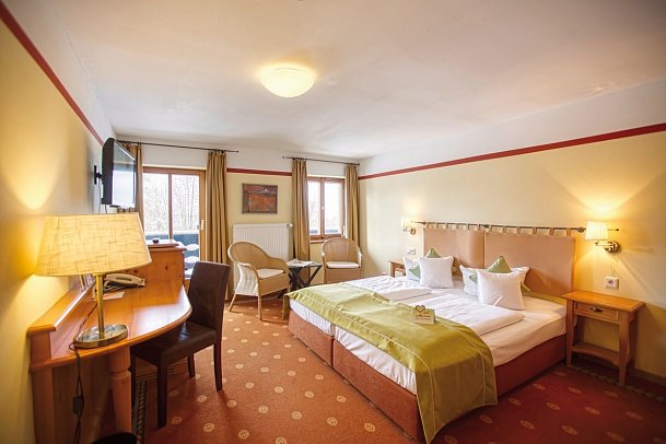 Hotel Gut Schmelmerhof - Wohnbeispiel Doppelzimmer Komfort Gartenblick (Zimmercodierung DF1)