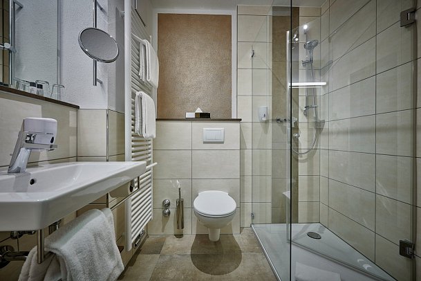 Hotel Herzog Heinrich - Wohnbeispiel Doppelzimmer Ahorn und Familienstudio Ahorn (Zimmercodierungen DB1 & SI1)