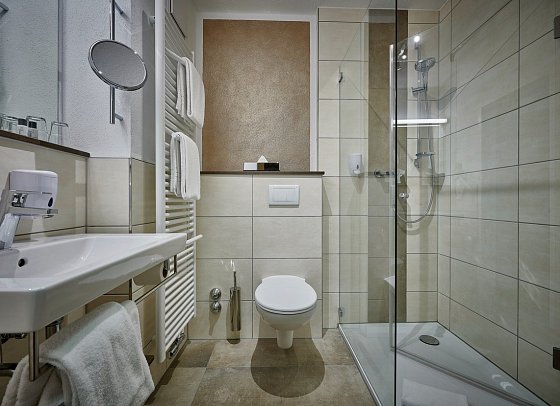 Hotel Herzog Heinrich - Wohnbeispiel Doppelzimmer Ahorn und Familienstudio Ahorn (Zimmercodierungen DB1 & SI1)