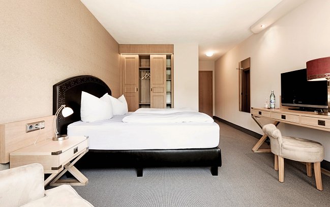 Donna Burghotel am Hohen Bogen - Wohnbeispiel Doppelzimmer Balkon oder Terrasse (Zimmercodierung DB2)