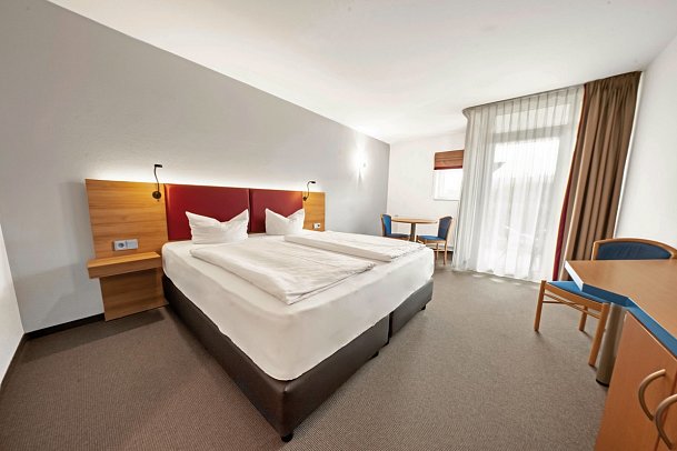 Donna Hotel Klosterhof - Wohnbeispiel Doppelzimmer Blick zum Hohen Bogen (Zimmercodierung DB2)