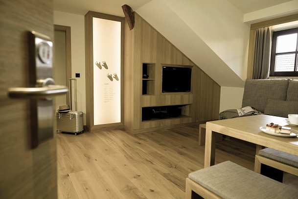 ULRICHSHOF Nature • Family • Design - Wohnbeispiel Suite Maxi (Zimmercodierungen WB3 & WB4)
