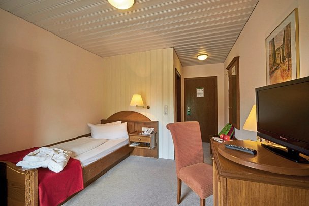 Wellnesshotel Zum Koch - Wohnbeispiel Einzelzimmer Standard (Zimmercodierung EG1)