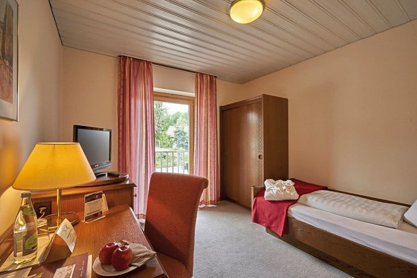 Wellnesshotel Zum Koch - Wohnbeispiel Einzelzimmer Standard (Zimmercodierung EG1)