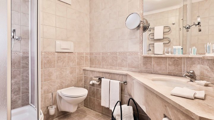 Dorint Marc Aurel Resort Bad Gögging - Beispiel Bad (Zimmercodierungen DP1, DF1, DS1, DD1, DX1 & DX2)