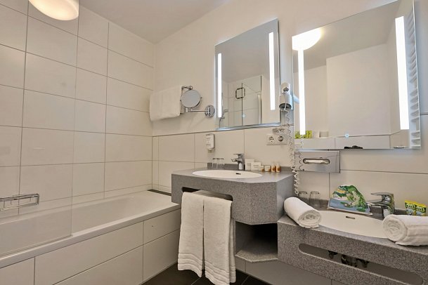 Sonnenhotel Bayerischer Hof - Beispiel Bad Appartement 1 Schlafzimmer Komfort (Zimmercodierung AF2)