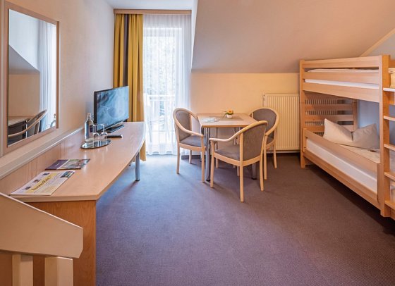 Sonnenhotel Bayerischer Hof - Wohnbeispiel Familienzimmer Standard Galerie (Zimmercodierung FG1)