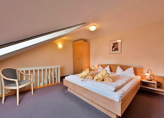 Sonnenhotel Bayerischer Hof - Wohnbeispiel Familienzimmer Standard Galerie (Zimmercodierung FG1)