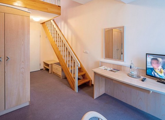 Sonnenhotel Bayerischer Hof - Wohnbeispiel Familienzimmer Standard Galerie (Zimmercodierung FG1)