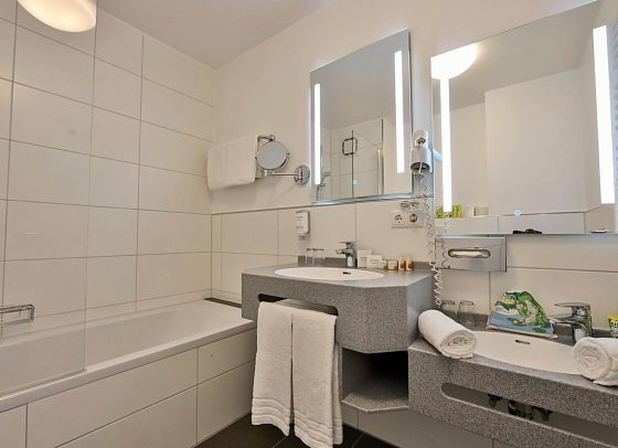 Sonnenhotel Bayerischer Hof - Beispiel Bad Appartement 1 Schlafzimmer Komfort (Zimmercodierung AF2)