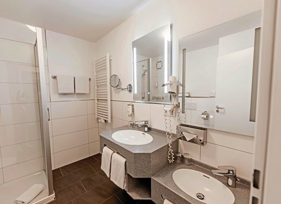 Sonnenhotel Bayerischer Hof - Beispiel Bad Appartement 1 Schlafzimmer Komfort (Zimmercodierung AF2)