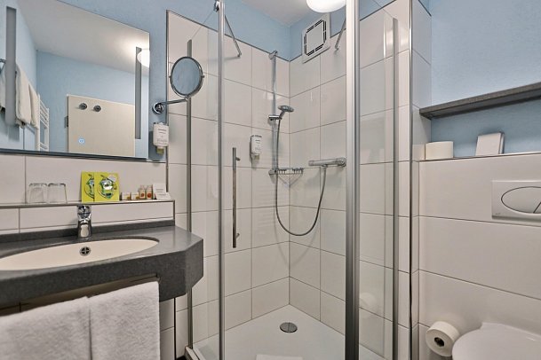 Sonnenhotel Bayerischer Hof - Beispiel Bad Doppelzimmer Komfort (Zimmercodierung DF1)