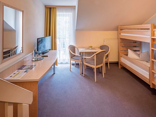 Sonnenhotel Bayerischer Hof - Wohnbeispiel Familienzimmer Standard Galerie (Zimmercodierung FG1)